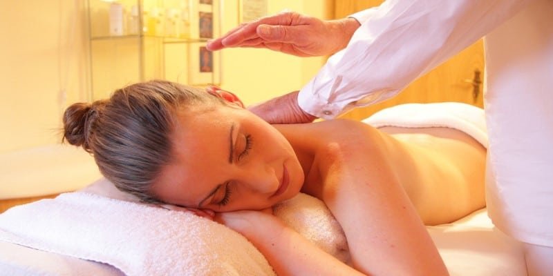 CBD-&Ouml;l Massage Therapie